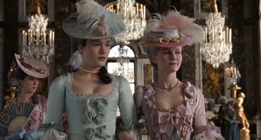Media 8480_marie antoinette_château de versailles - galerie des glaces_1.jpg